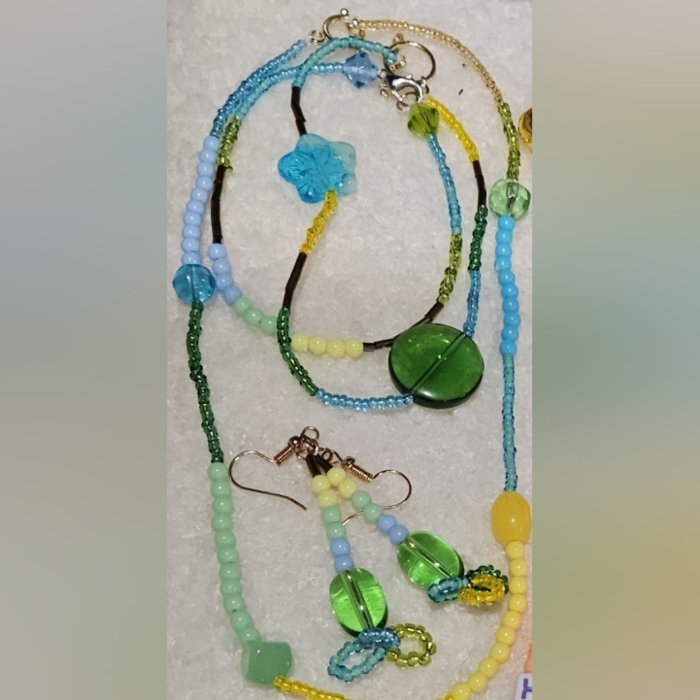 Jewelry. Necklace bracelet